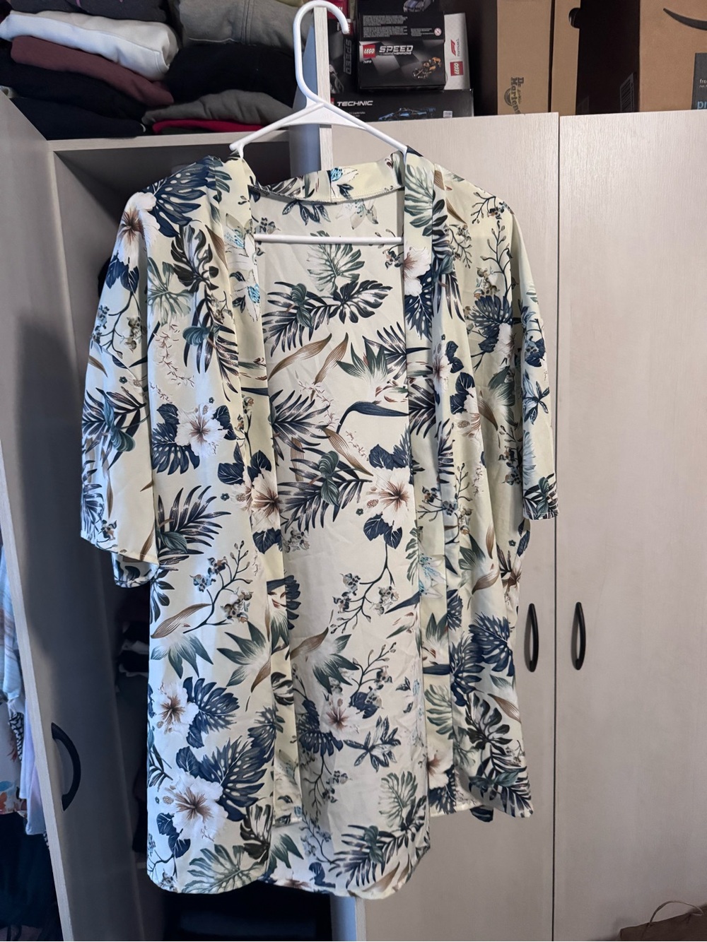 SHEIN Cream Tropical Floral Open-Front Tunic with Green & Blue Leaves